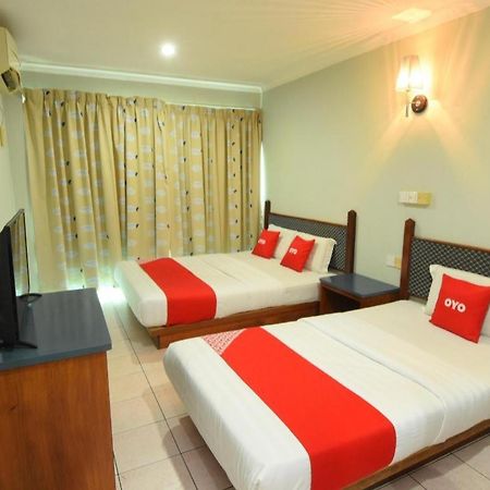 Oyo 89642 Highway Inn Mukah Bagian luar foto
