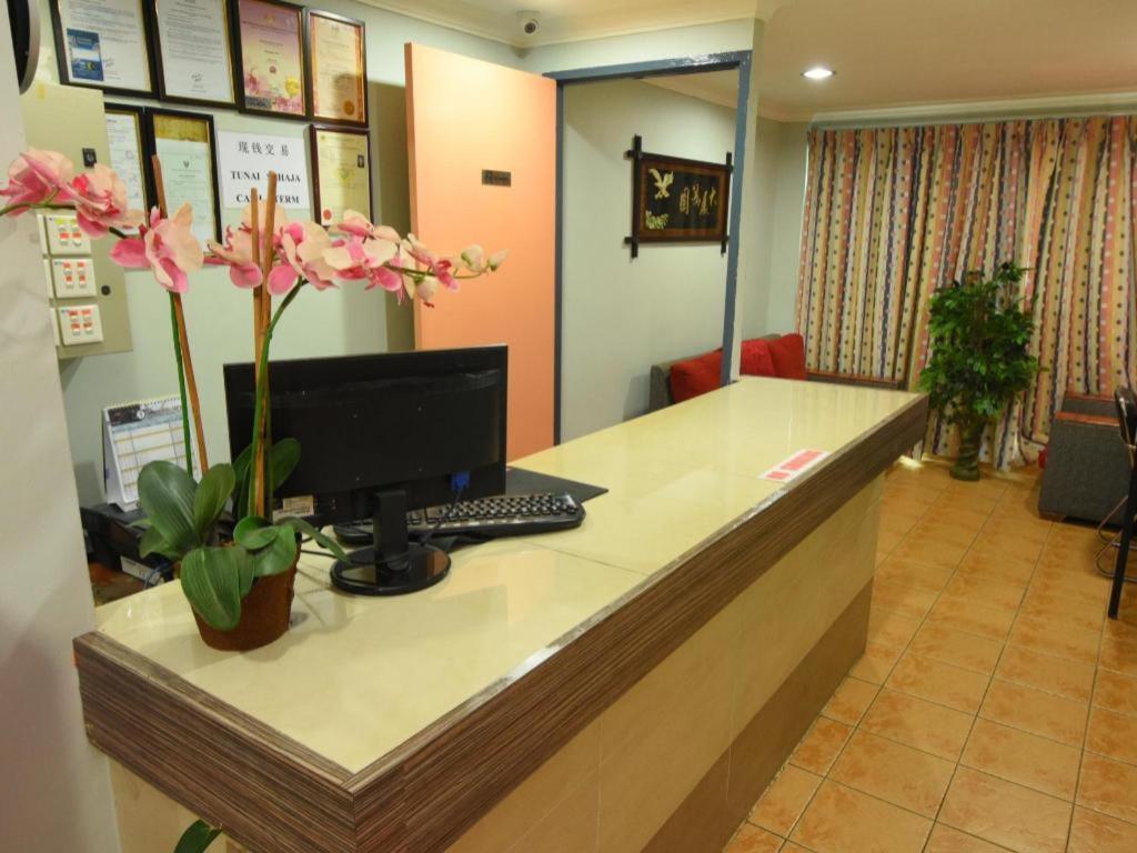 Oyo 89642 Highway Inn Mukah Bagian luar foto