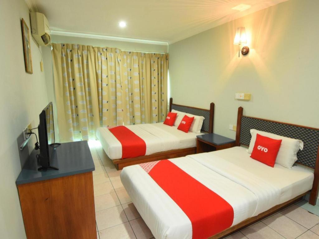 Oyo 89642 Highway Inn Mukah Bagian luar foto